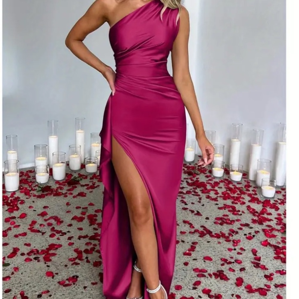 Elegant One-Shoulder Magenta Dress